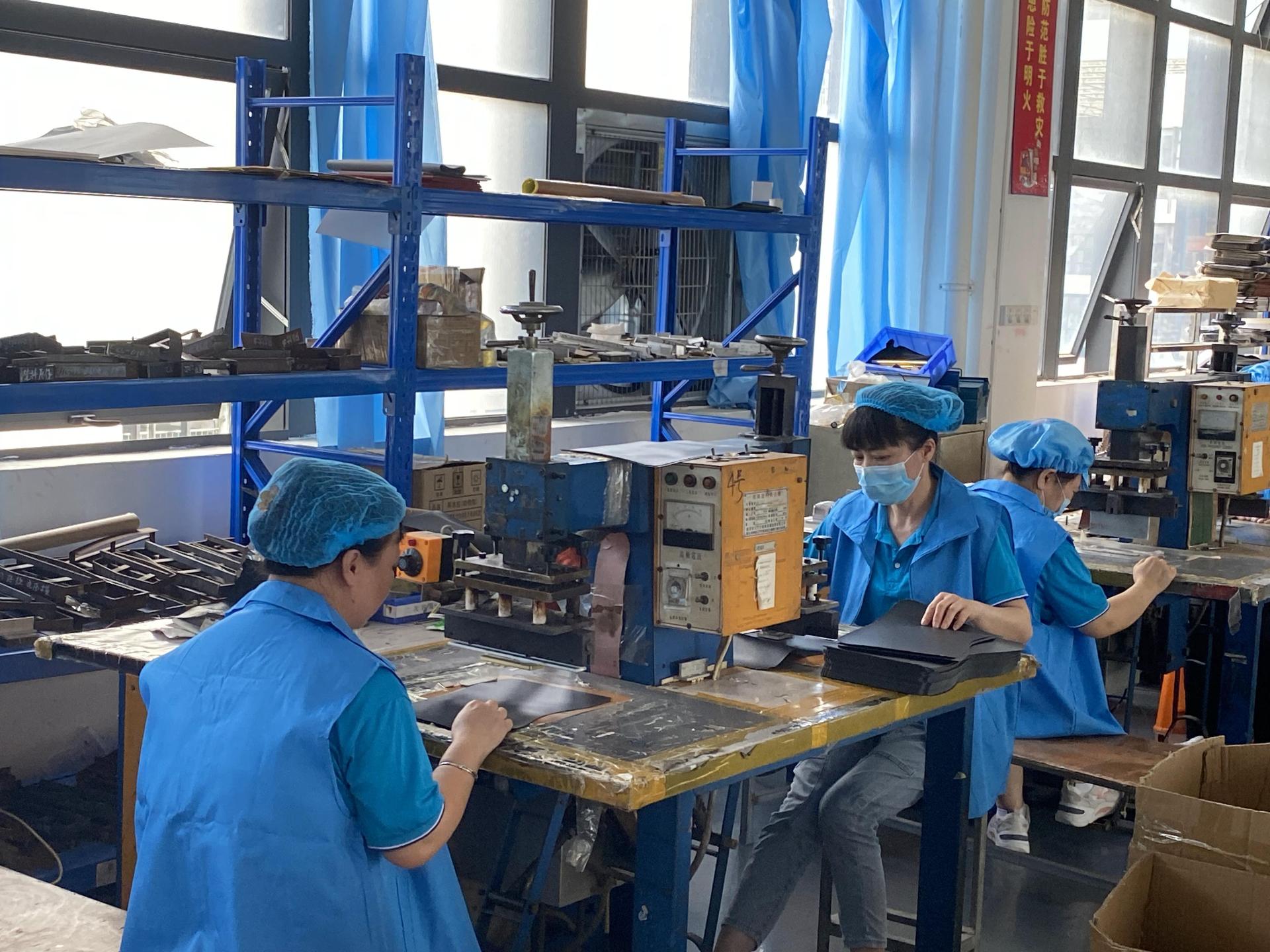 迪先箱包样品展示
