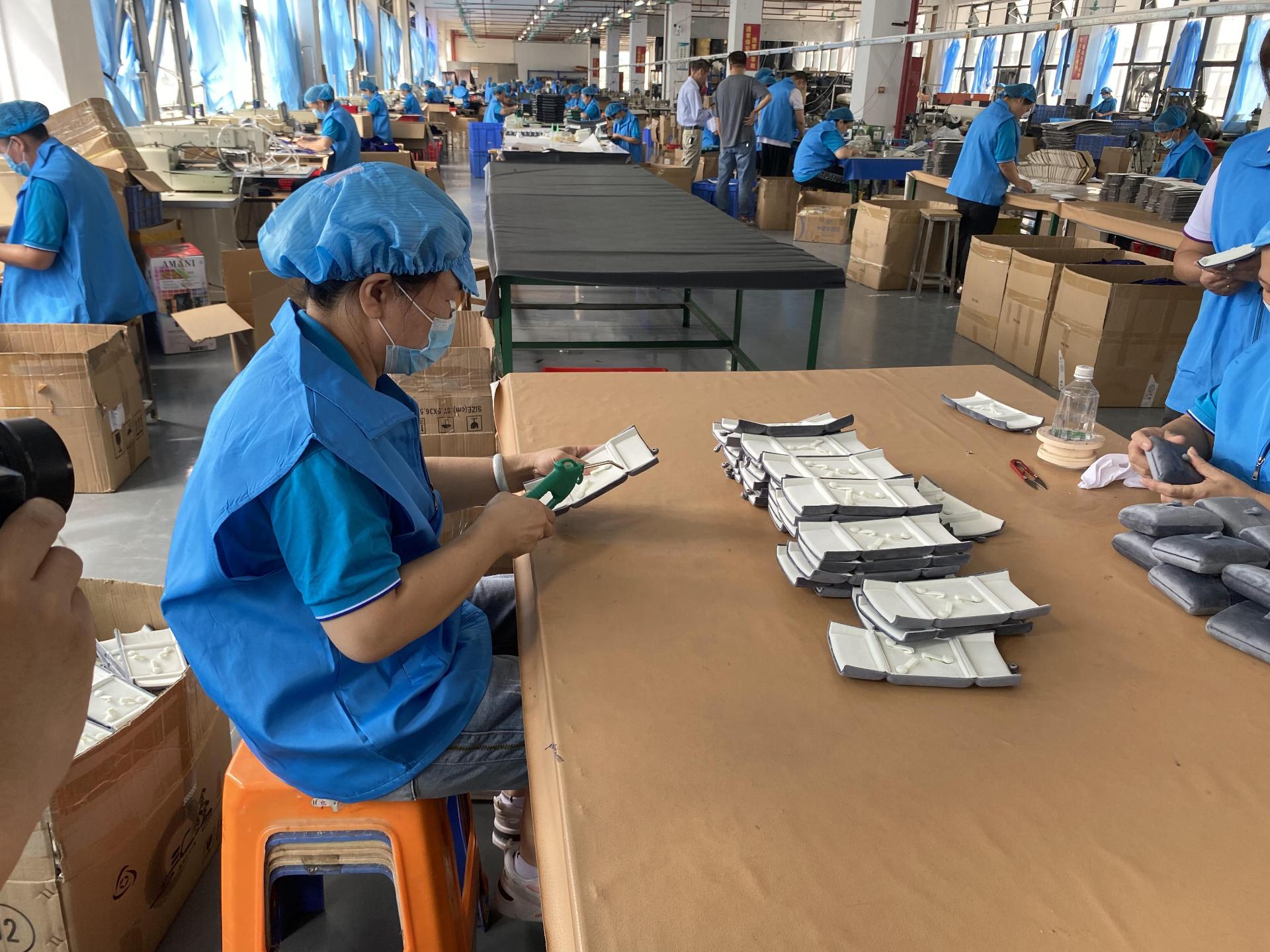 迪先箱包产品展示