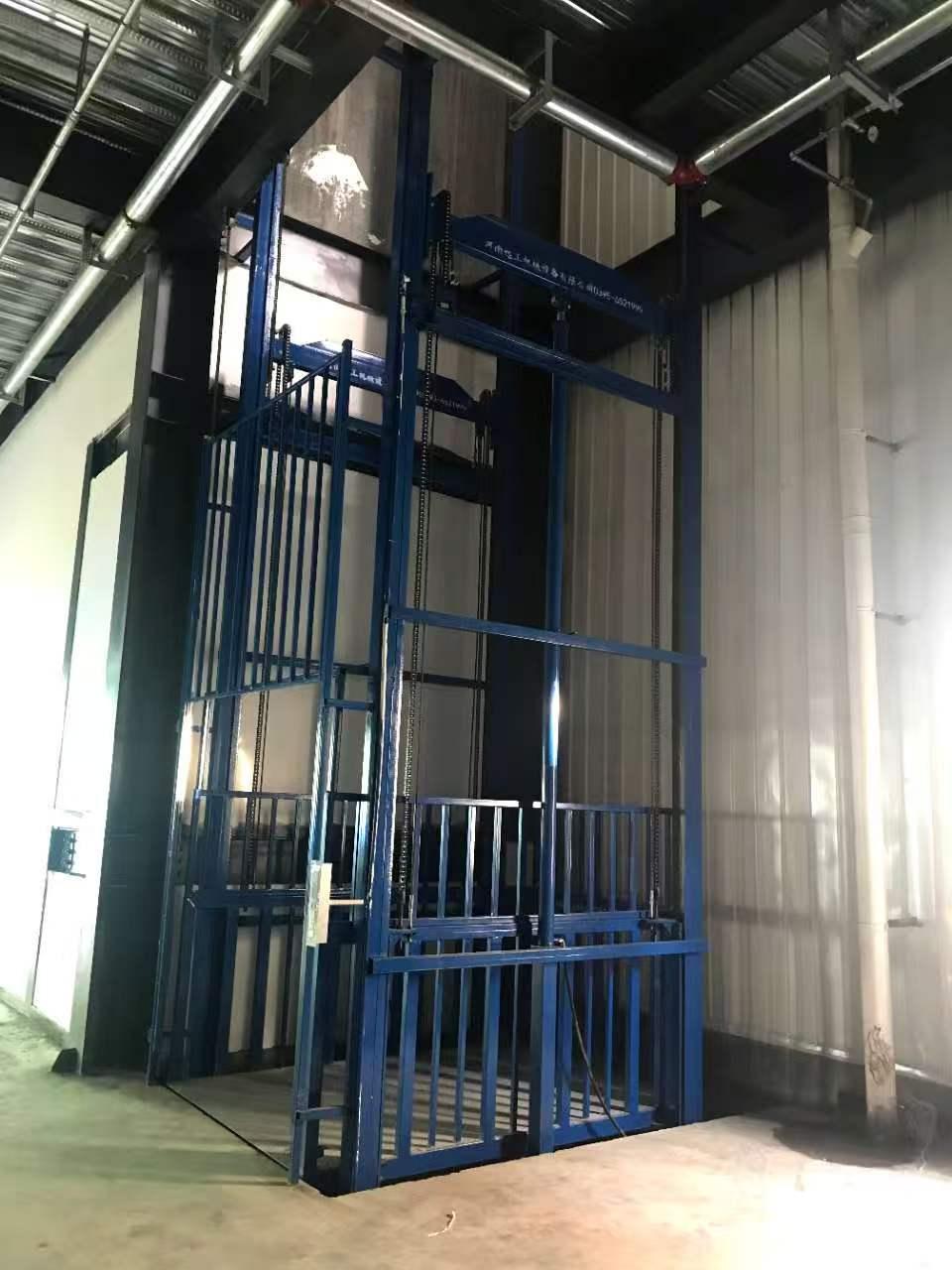液压升降货梯内部结构