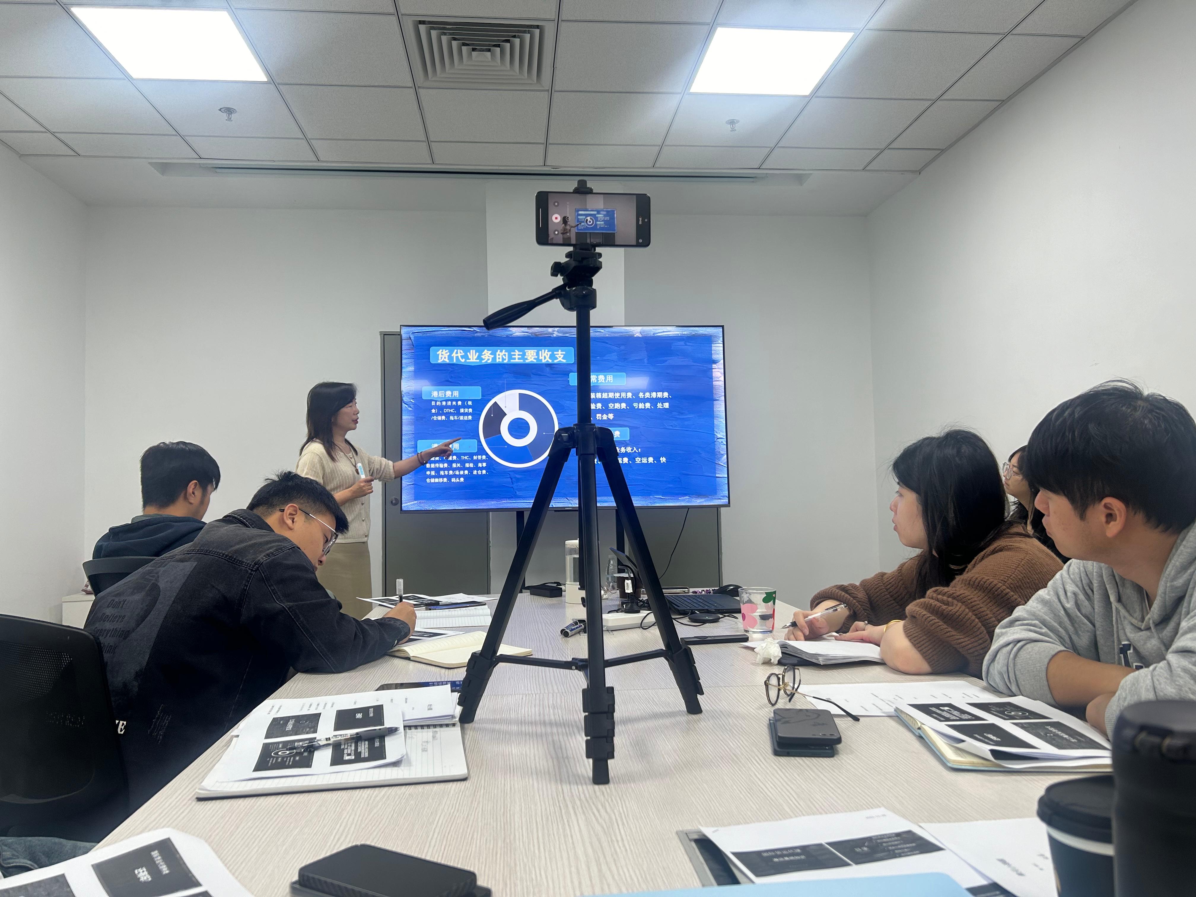 厦门宏鹏发外贸综合服务有限公司