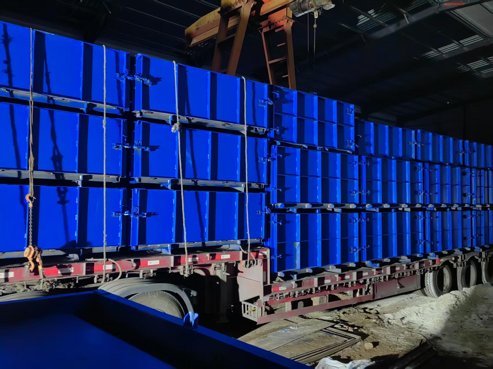 水泥制管机及模具工作场景