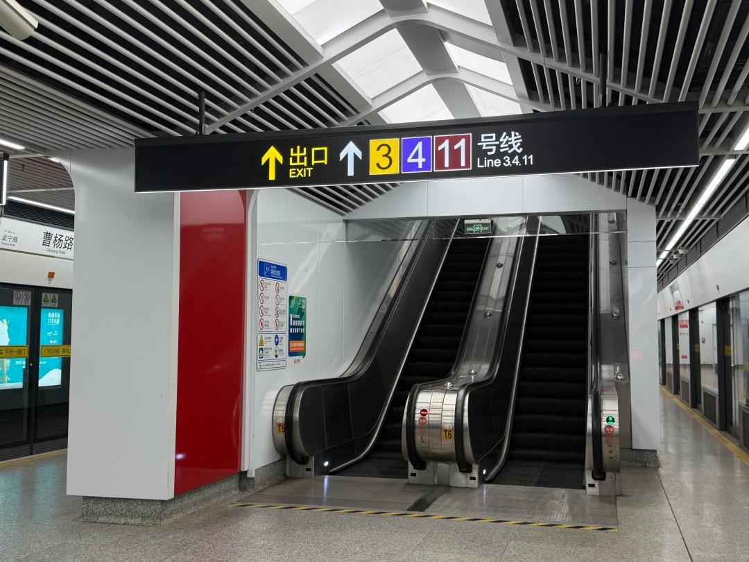 指示牌标志商家生产车间