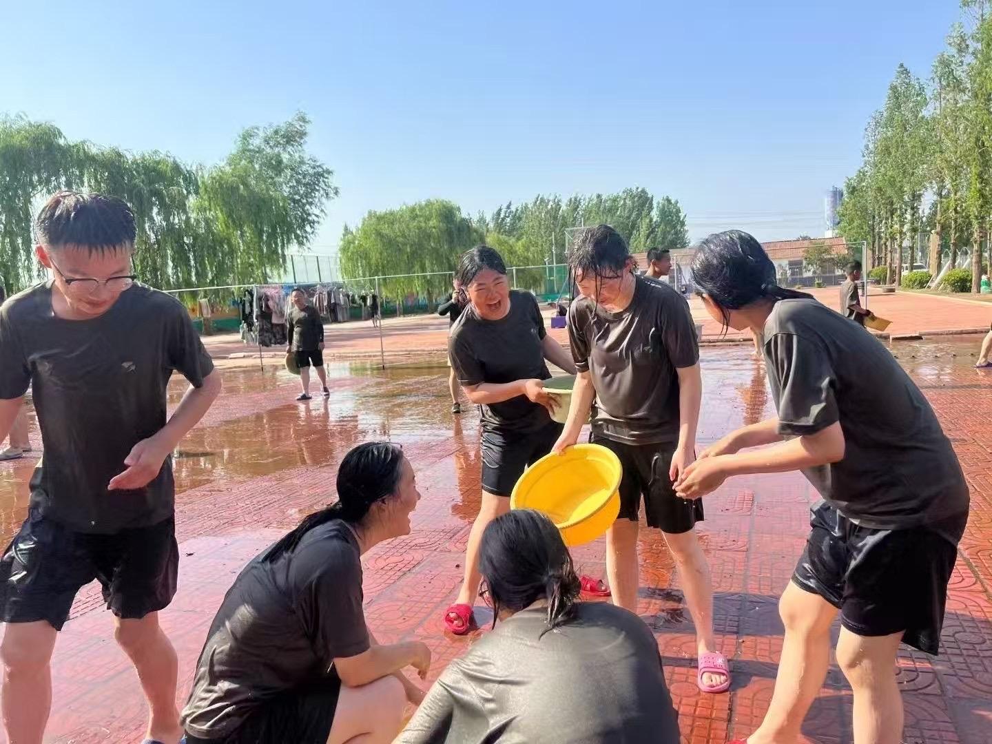 基地活动与设施