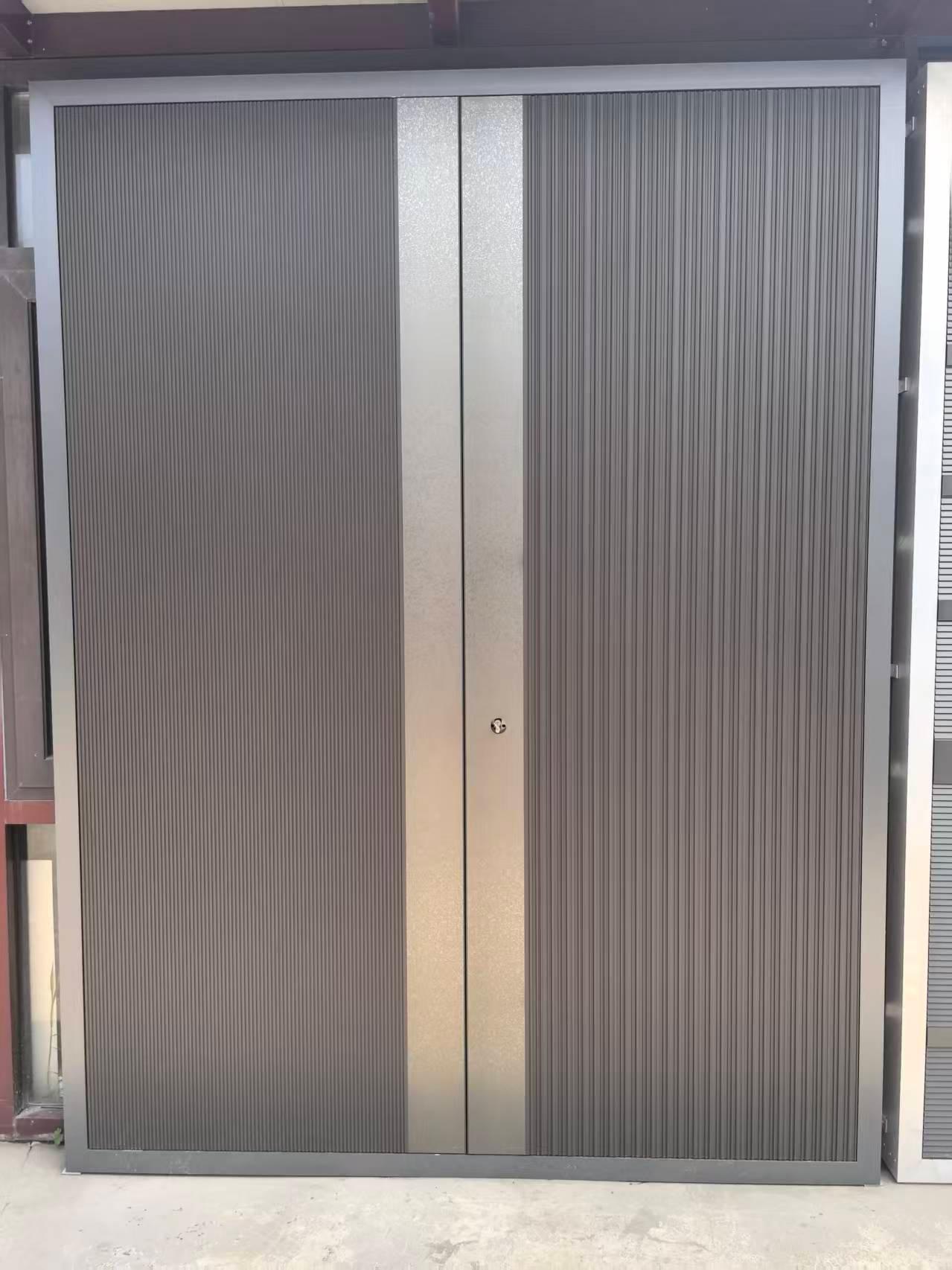 帅府门窗安装施工现场