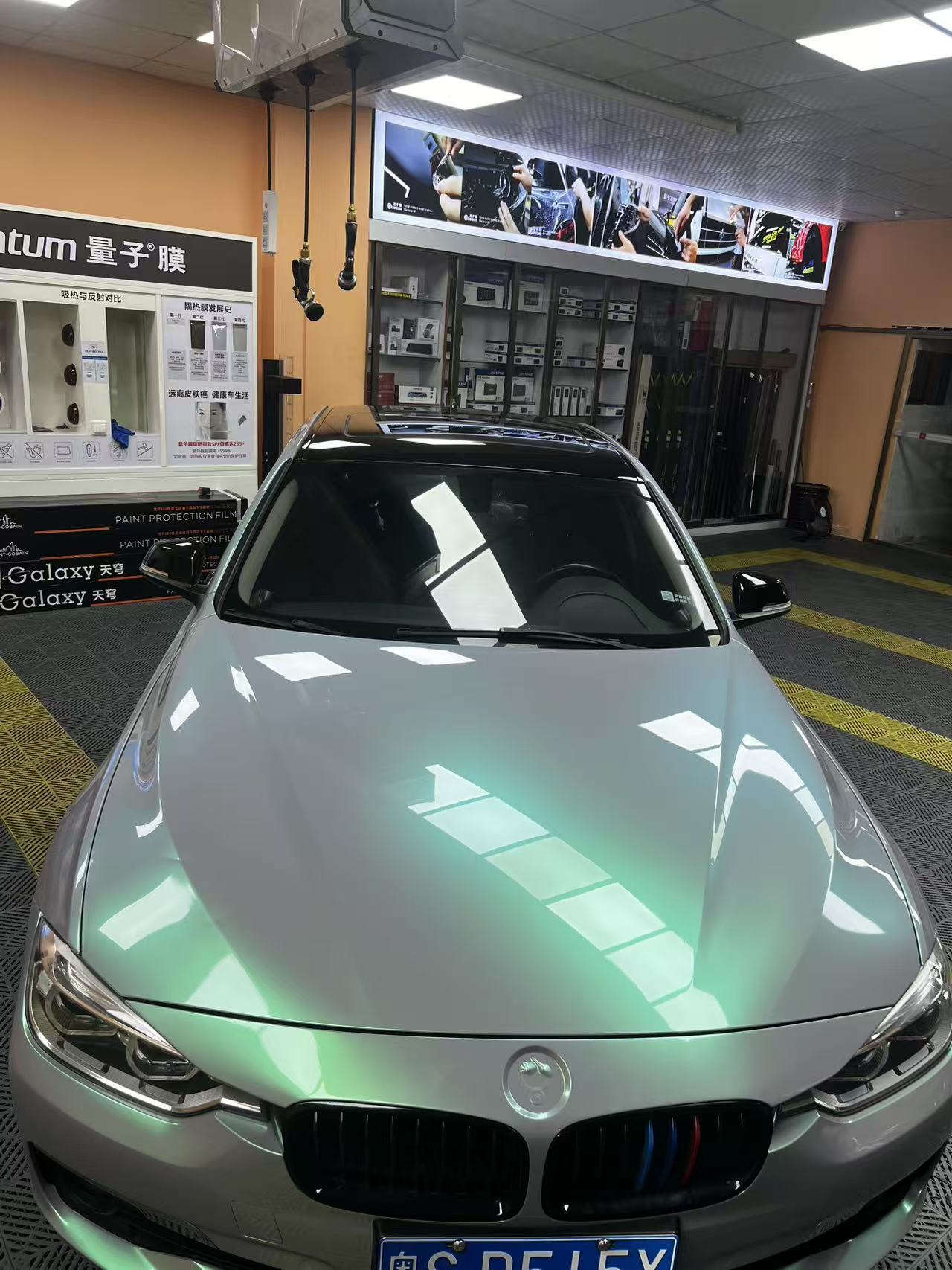 东莞汽车隐形车衣贴膜门店施工环境