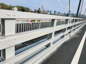 2026年市政道路防撞护栏供货厂家解析:工艺、品控与市场趋势