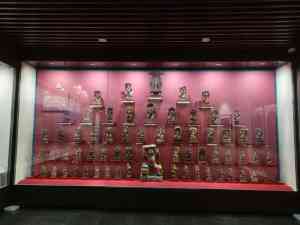 2026年文物馆展柜设计定做厂家解析:专业定制博物馆展柜