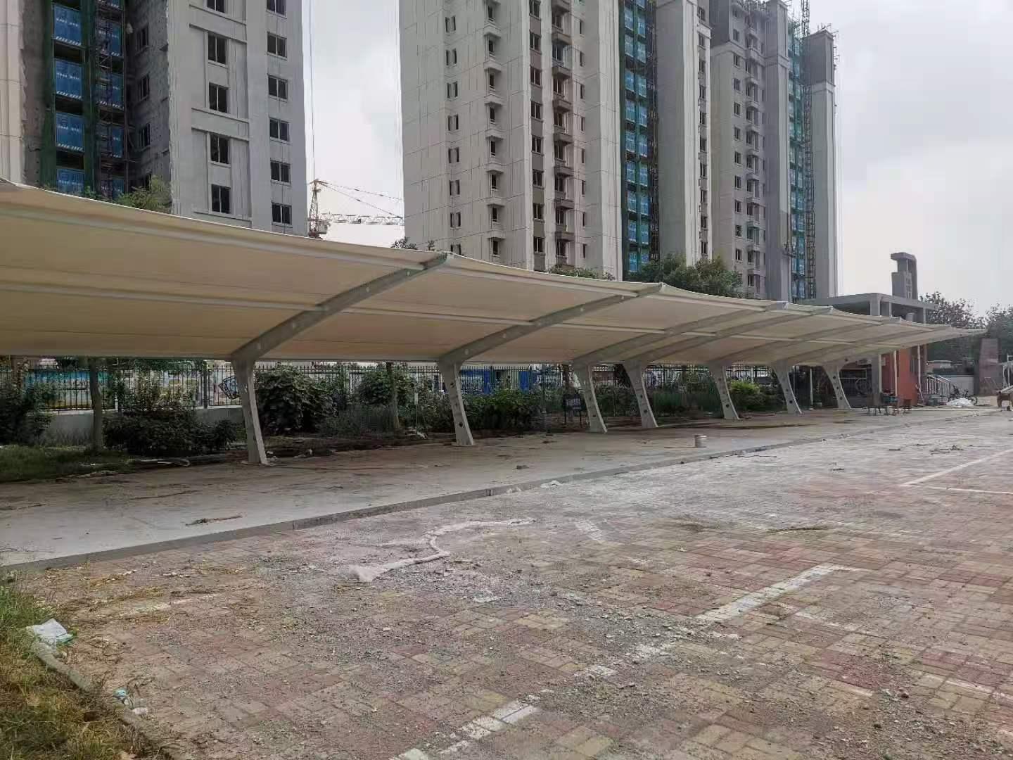 张拉膜停车棚施工过程