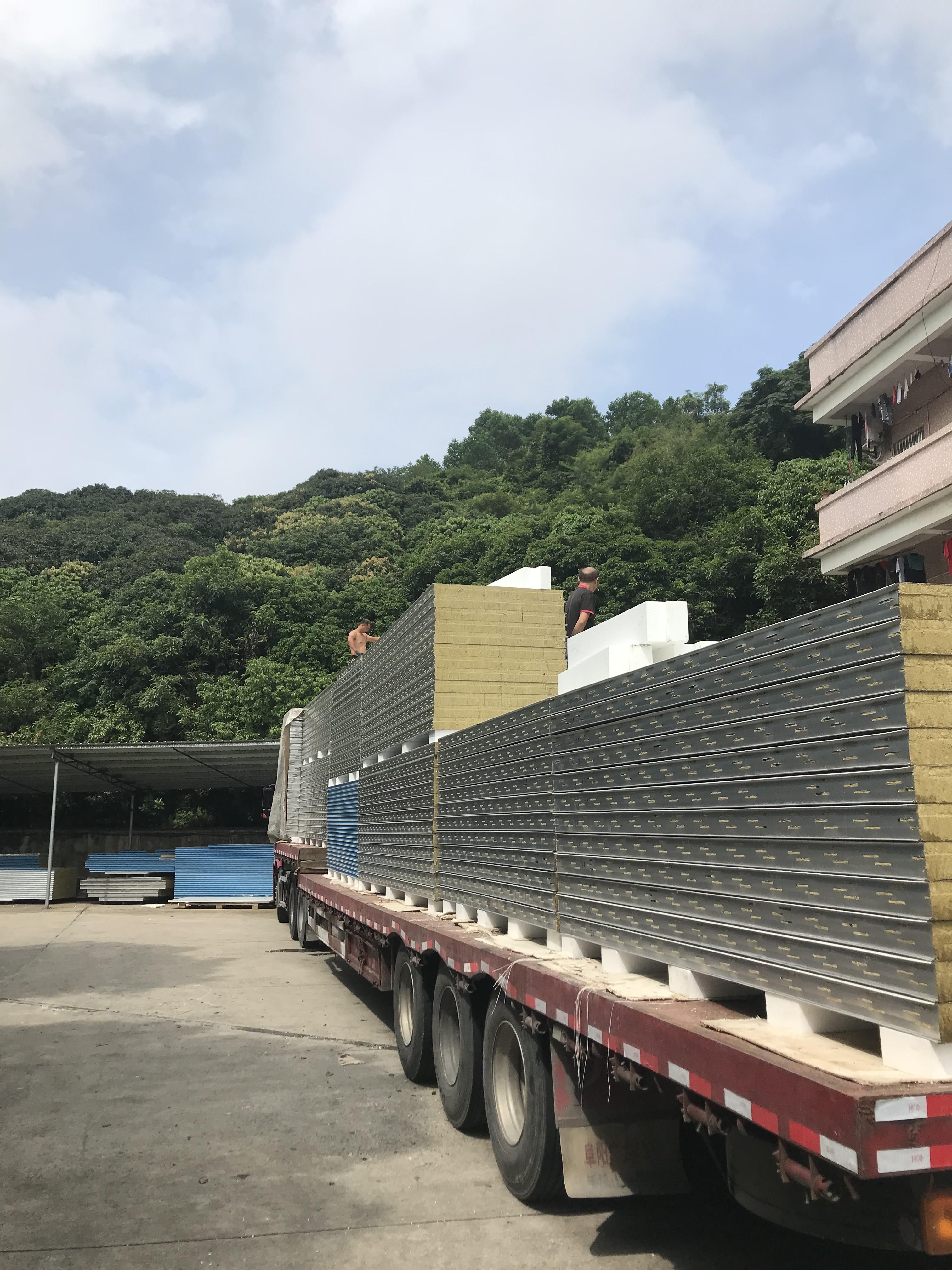 机制彩钢板产品实拍