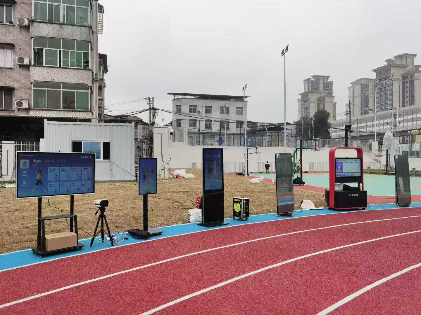 2026年室内AI体育锻炼屏方案解析:动跃科技赋能校园体育数字化转型