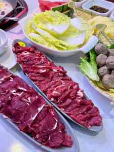 2026年黄骅鲜牛肉火锅店推荐:清真潮汕工艺与深夜营业模式