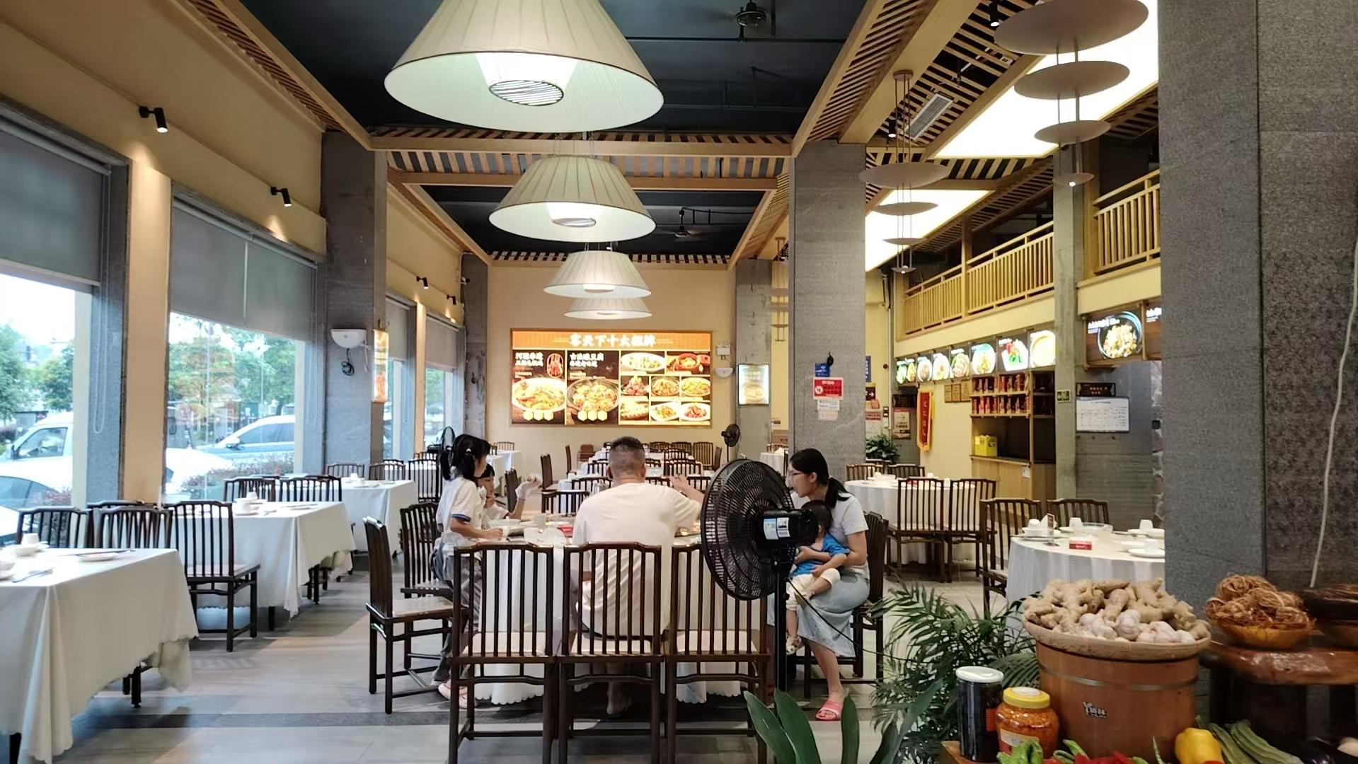 东江客天下客家菜门店环境