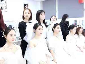2026年武汉化妆培训速成班推荐,美格职业培训零基础实战教学