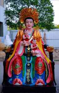 2026年子孙娘娘神像厂家推荐：莲花佛像工艺传统造像解析