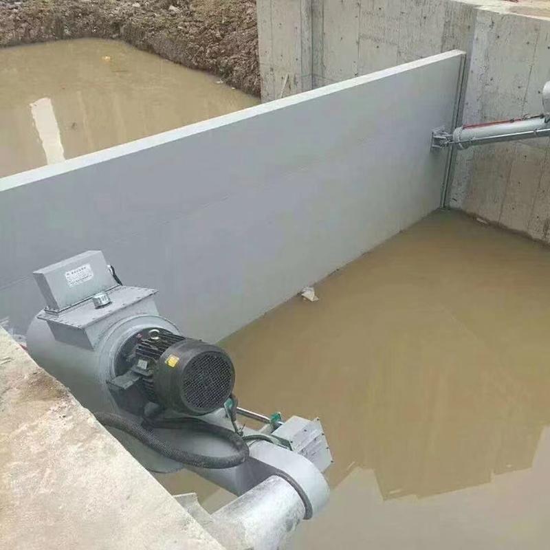 水电站液压坝安装现场