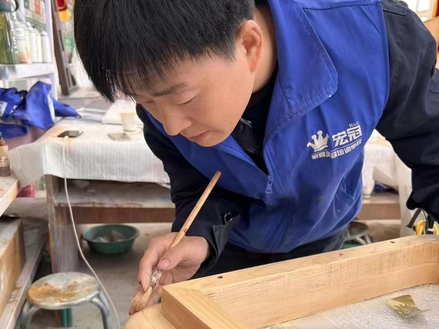 实木家具翻新培训现场