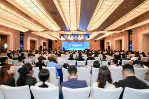 2026年朱思泉医生白内障手术预约指南:华厦眼科医院技术解析