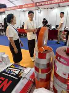 2026年半挂车反光标贴专业定制:青岛博艺百绘广告合规耐用解析